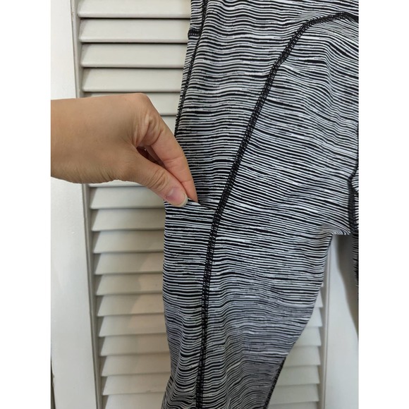Athleta ultimate capri black white striped XS - Picture 6 of 6